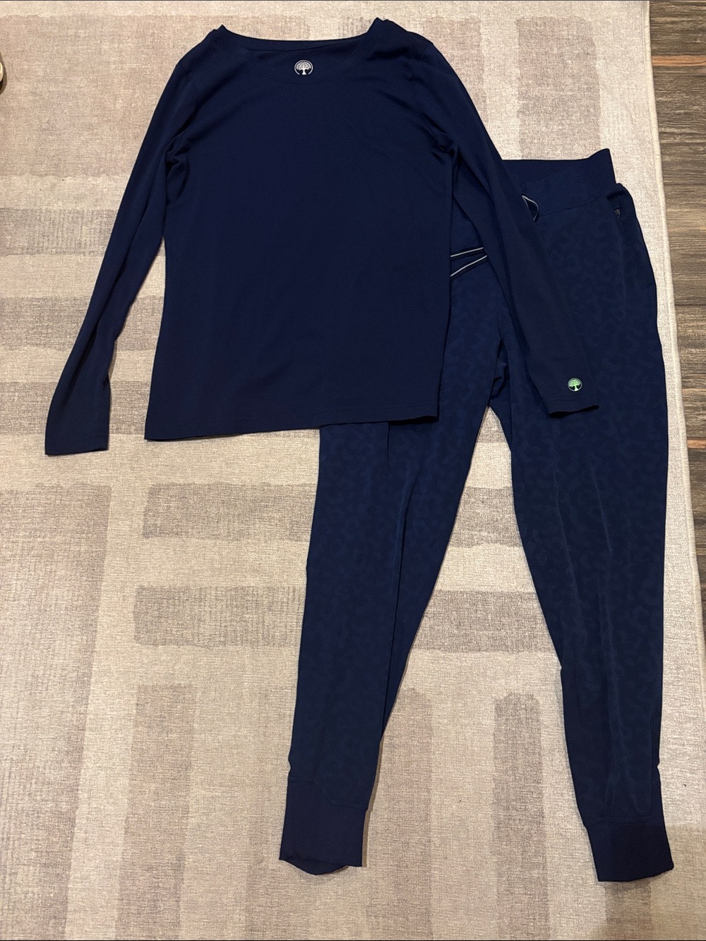 Navy Healing Hands Women’s Long Sleeve Underscrub and Jogger Scrub Pant - M/L
